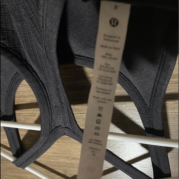 Woman’s Lululemon tank top with built in bra - Picture 4 of 4